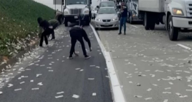 “Βροχή” από λεφτά στην Καλιφόρνια- Σάκοι με χαρτονομίσματα έπεσαν από φορτηγό!(Vid)