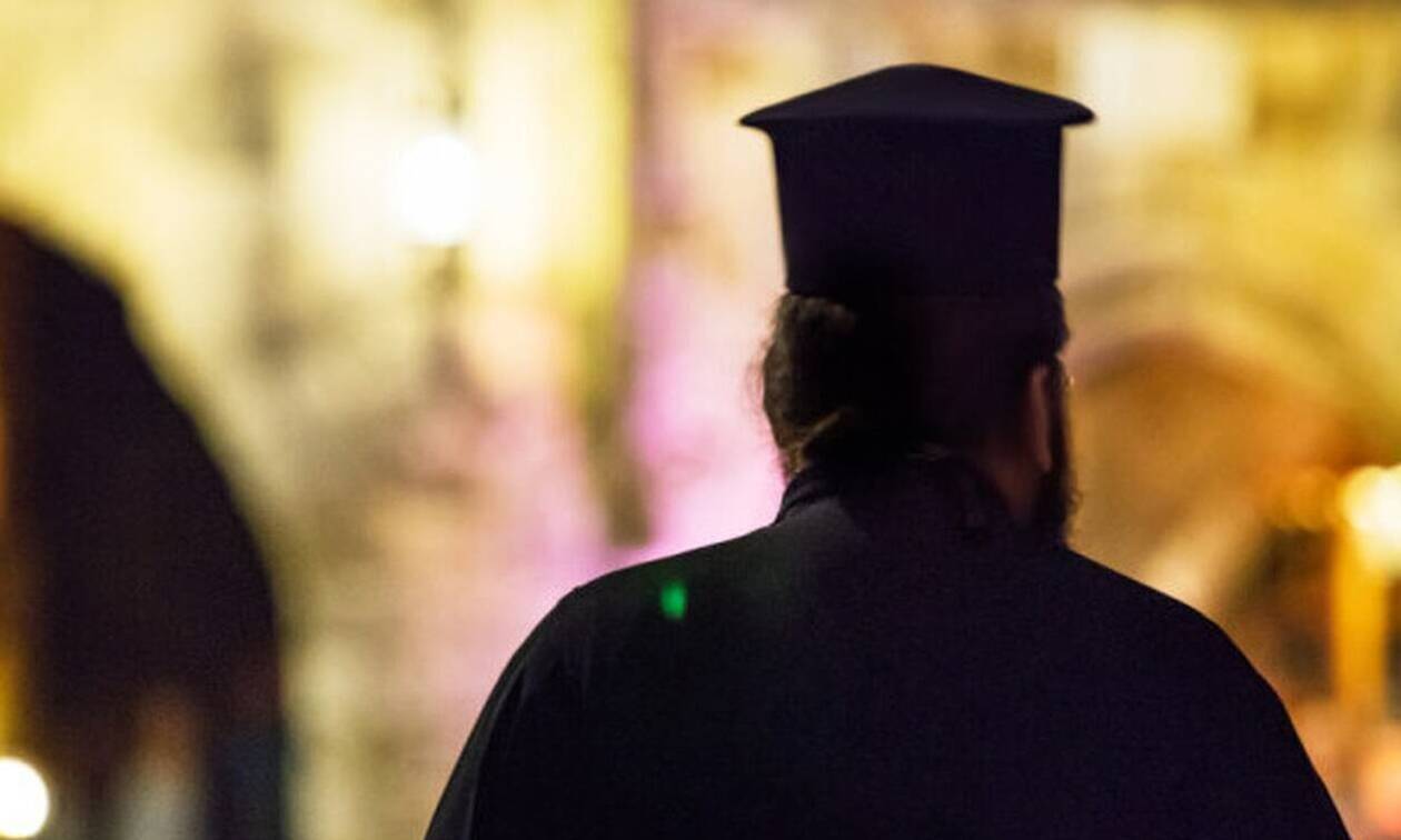 ιερέας, σκυλιά,