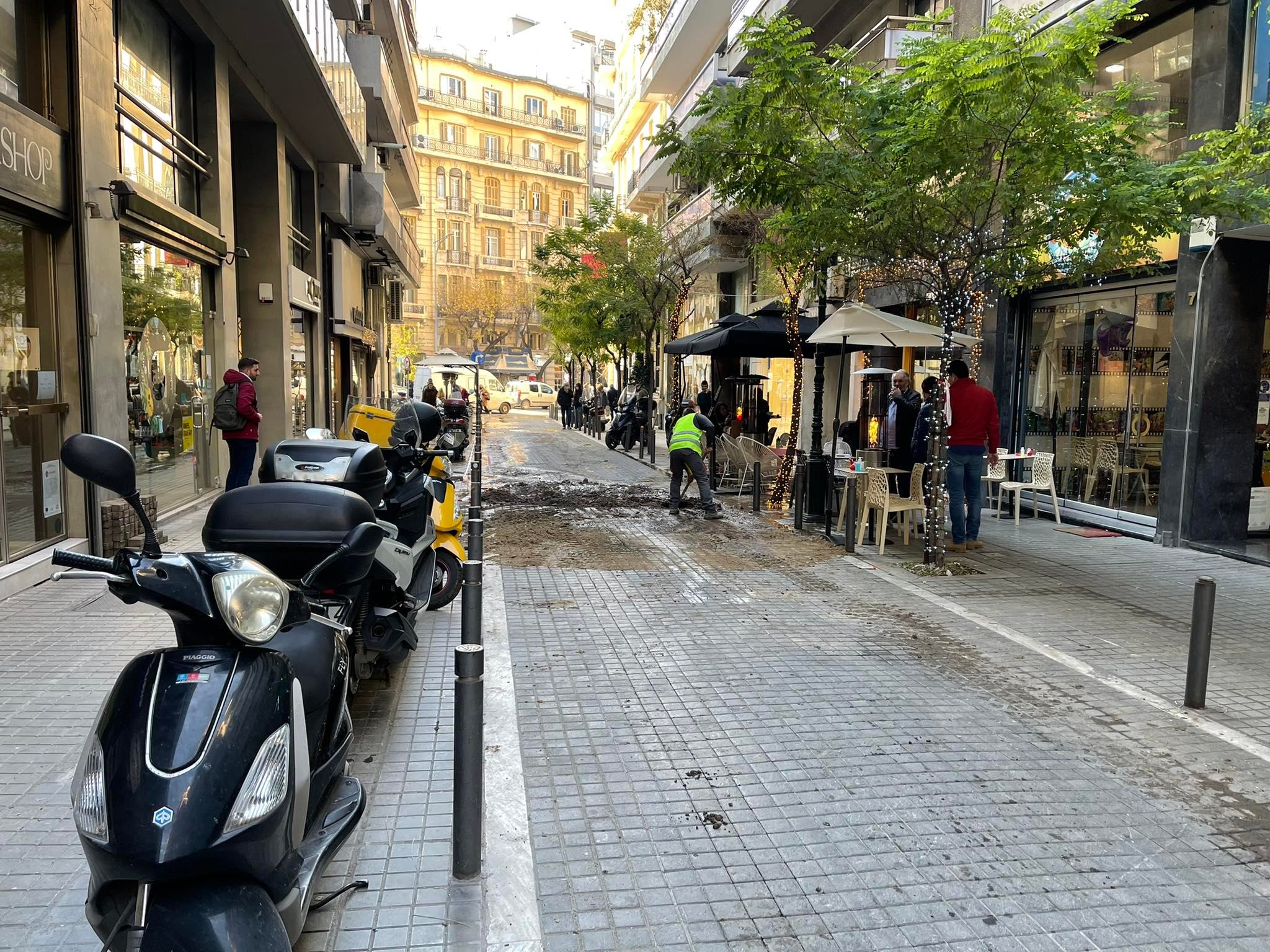 Έσπασε αγωγός ύδρευσης-Κλειστός ο δρόμος (video)