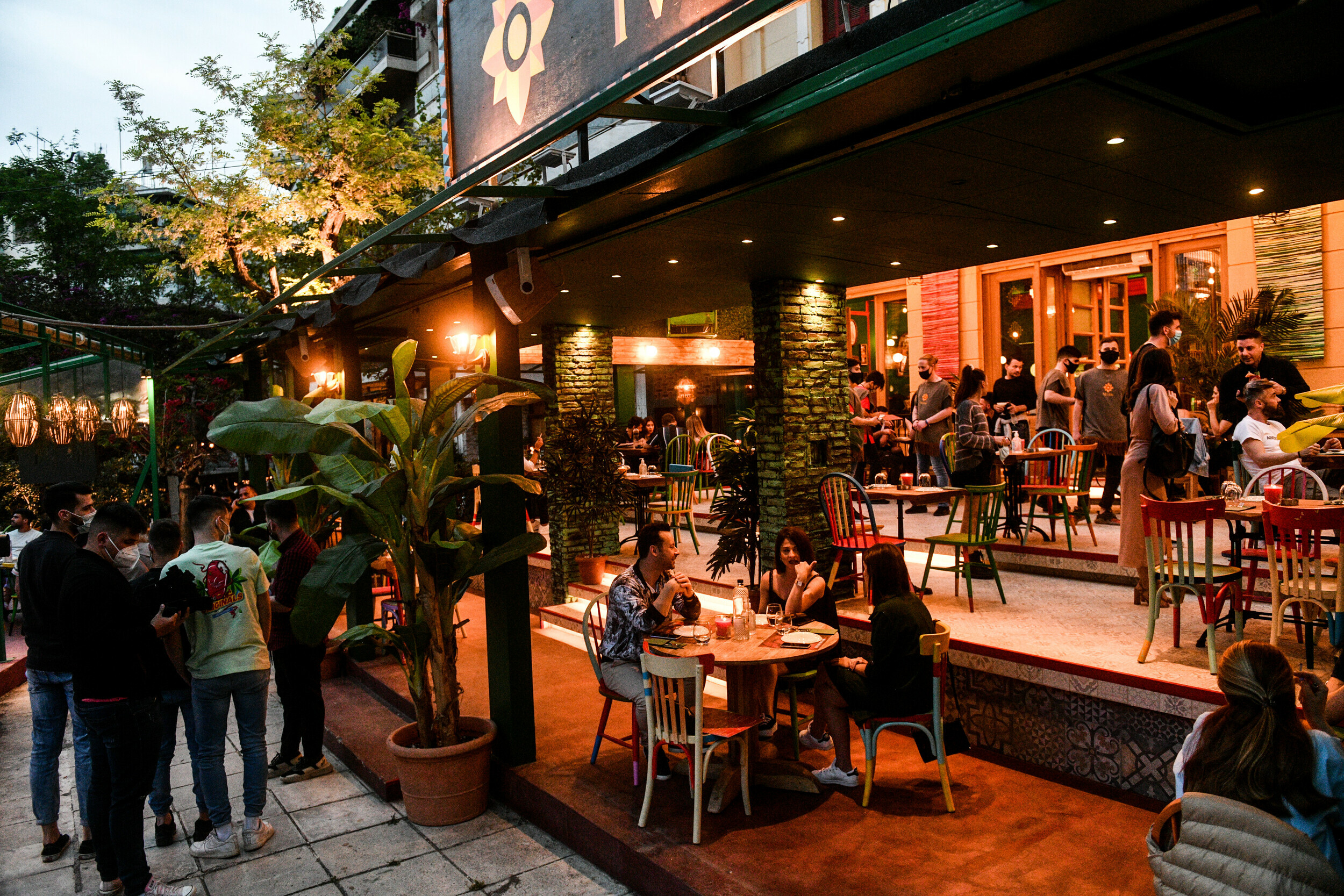 Νέα μέτρα: Αντιδράσεις στον κόσμο της εστίασης