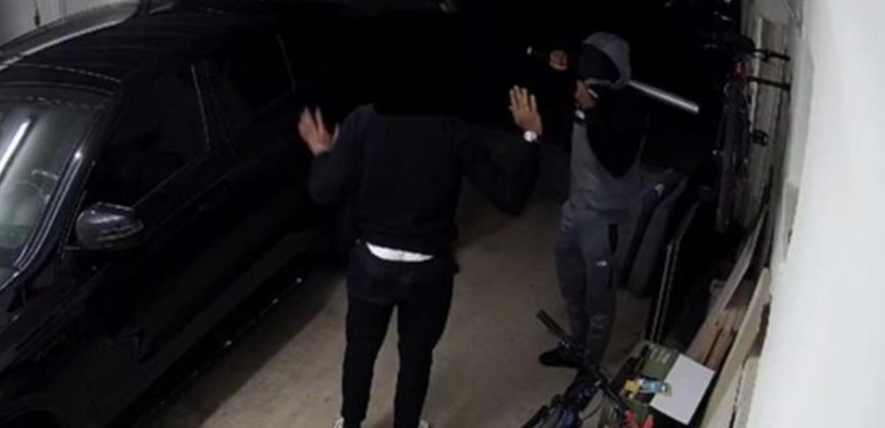 Άρσεναλ: Σοκαριστικό βίντεο από την ένοπλη ληστεία του αυτοκινήτου ποδοσφαιριστή της