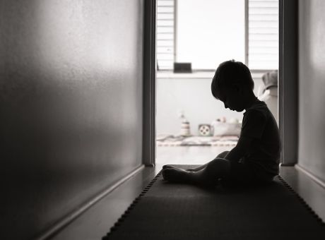 Φρίκη στην Πετρούπολη: Νηπιαγωγός κατηγορείται για σεξουαλική κακοποίηση 4χρονου