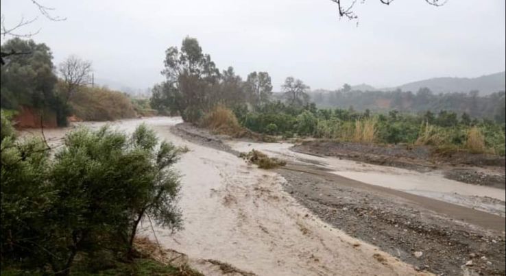 Απεγκλωβισμός τριών ατόμων από ρέμα στα Λαγκαδίκια