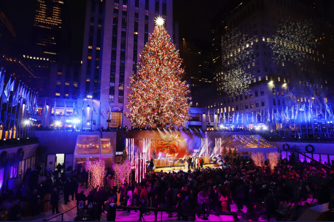 Η Νέα Υόρκη σε εορταστικούς ρυθμούς: Φωταγωγήθηκε το χριστουγεννιάτικο δέντρο