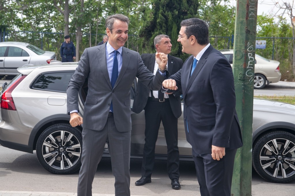 Ζούμε με «προσωπική παρέμβαση Μητσοτάκη»