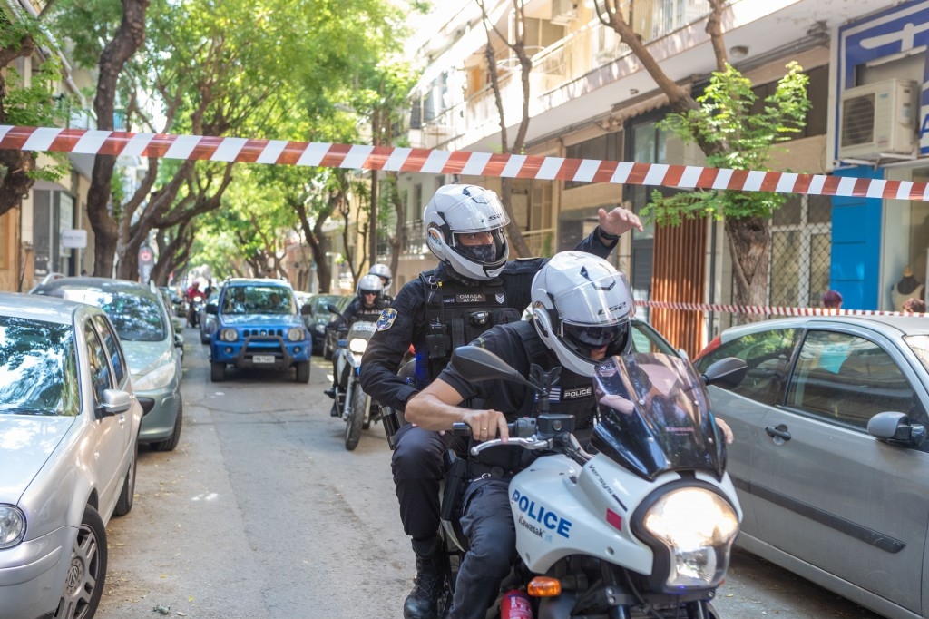 γκαζάκια, αστυνομικός, αρπαγής,