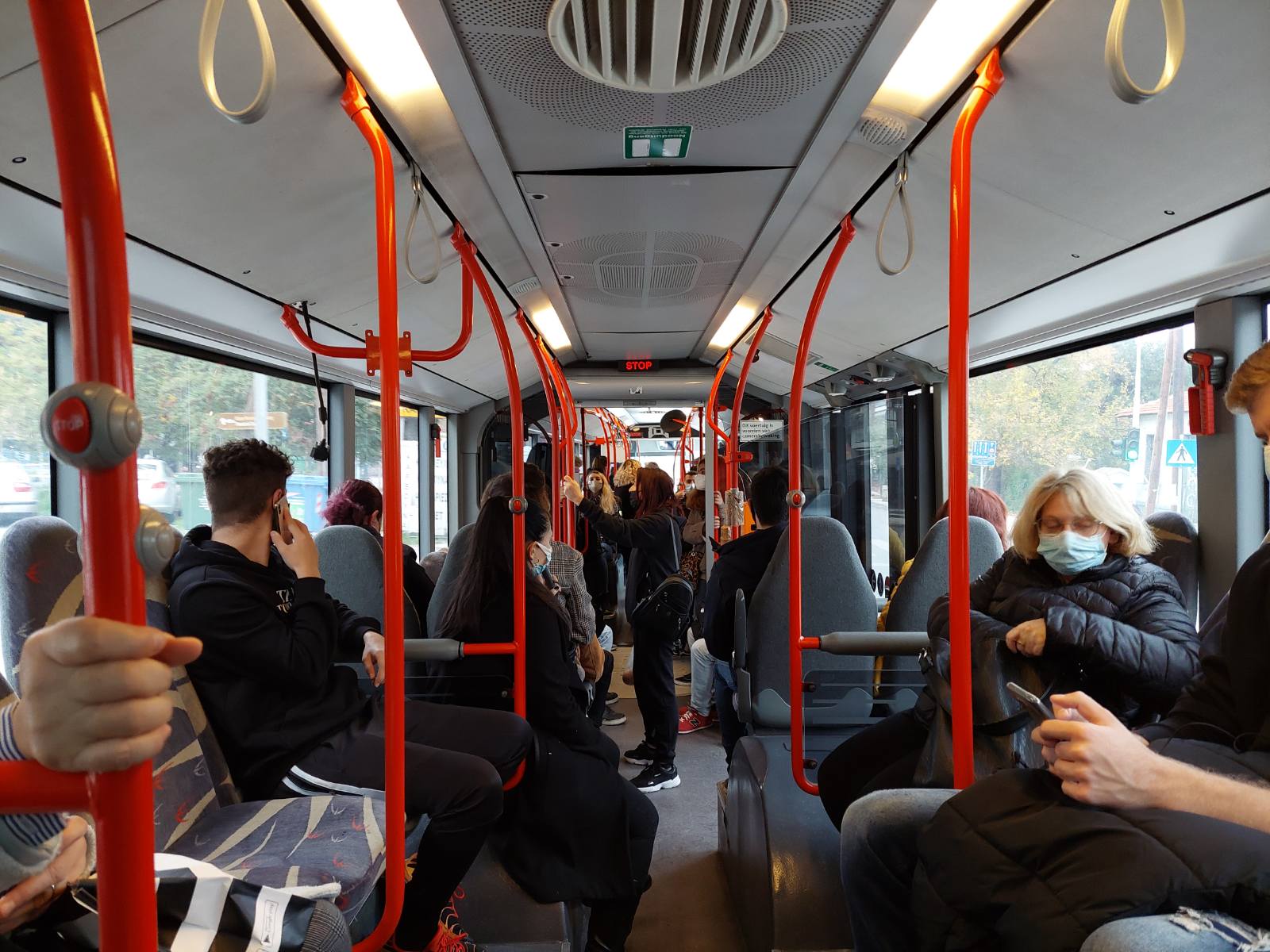 Θεσσαλονίκη: 70χρονη «ξάφριζε» πορτοφόλια από λεωφορεία του ΟΑΣΘ και ΚΤΕΛ