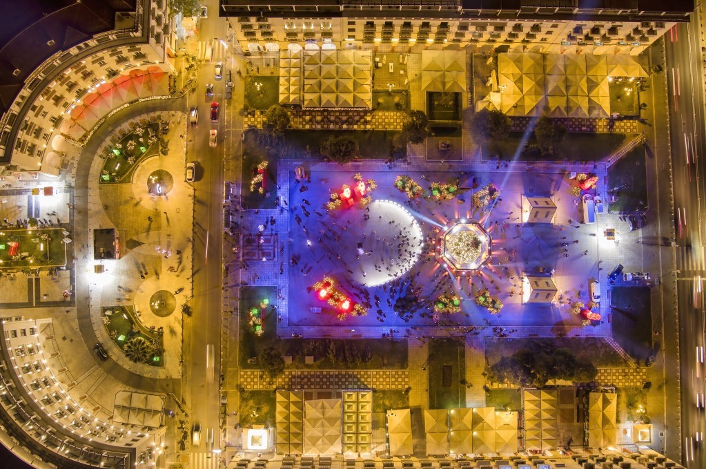 Γεμάτη ζωή η Θεσσαλονίκη περιμένει τα Χριστούγεννα (φωτο)