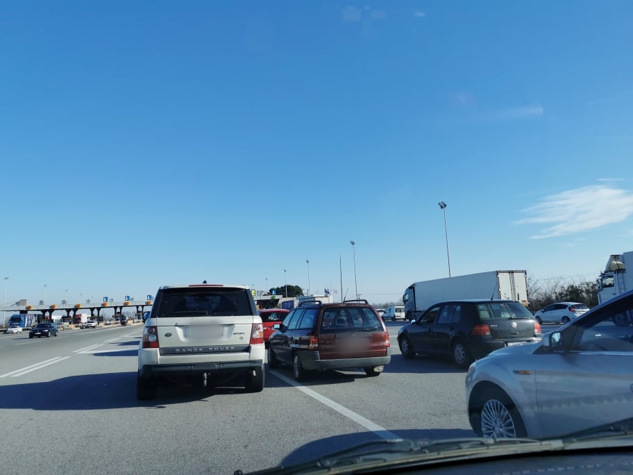 Ατελείωτη ταλαιπωρία στα διόδια Μαλγάρων (video)