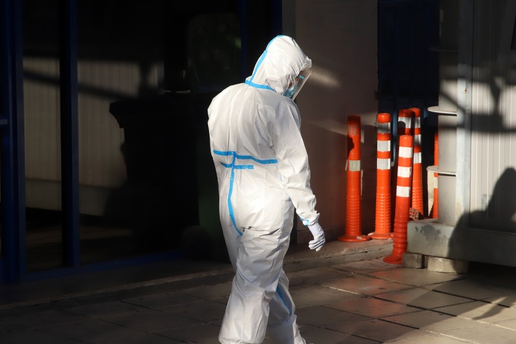 Γιαννάκος: 120 διασωληνωμένοι εκτός ΜΕΘ – Γεμάτοι οι νεκροθάλαμοι