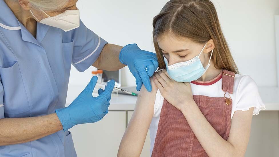 Έγκριση για τη χορήγηση τρίτης δόσης στα παιδιά 12-15 ετών
