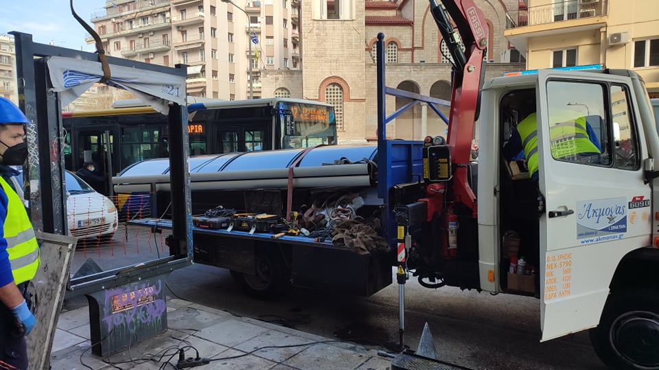 Extreme makeover στις στάσεις του ΟΑΣΘ ( φωτό+video)