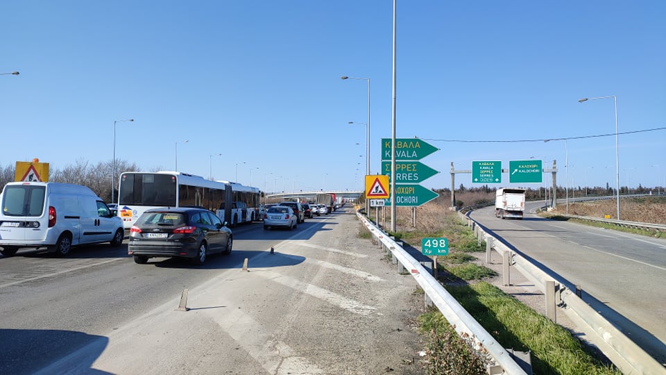 Τεράστια ταλαιπωρία στα Μάλγαρα από κίνηση  (φωτό+video)