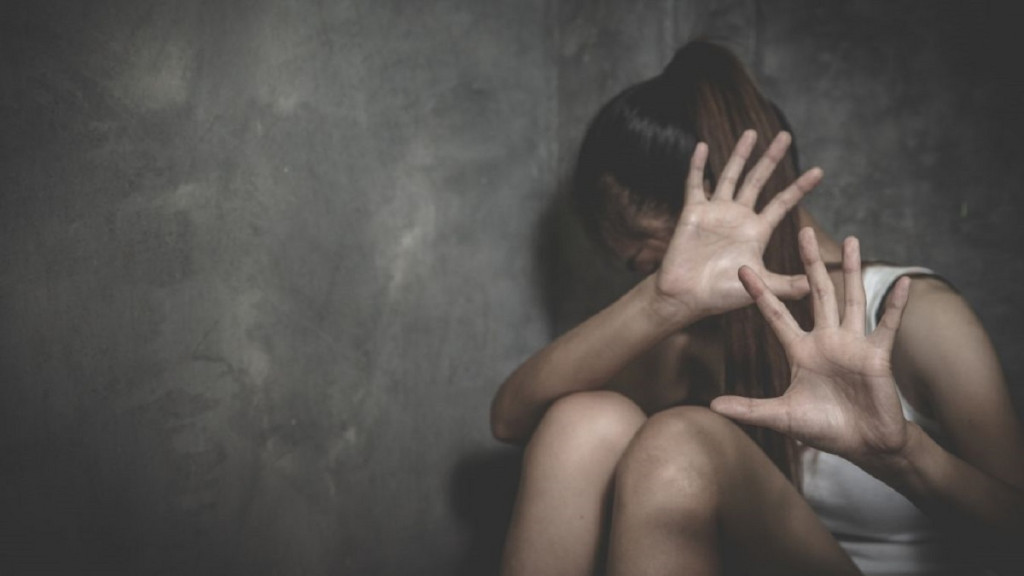 Συγκλονιστική εξομολόγηση 34χρονης, θύμα εκδικητικής πορνογραφίας (vid)