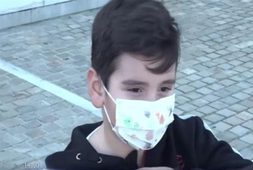 Viral πιτσιρικάς: «Θέλω να γυρίσω στο σχολείο γιατί έχω ωραία δασκάλα» (vid)