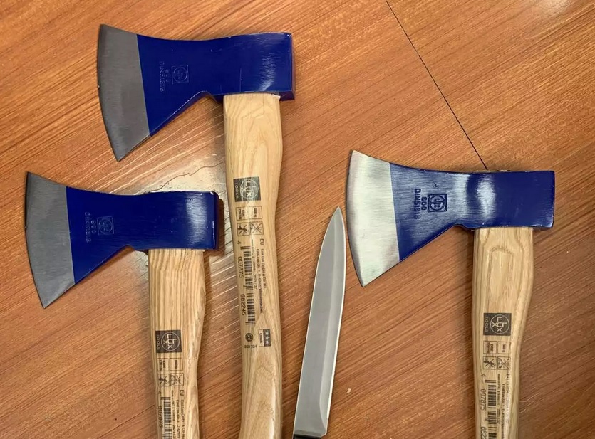 Συλλήψεις οπαδών στη Ριζούπολη – Κατασχέθηκαν τσεκούρια και μαχαίρια