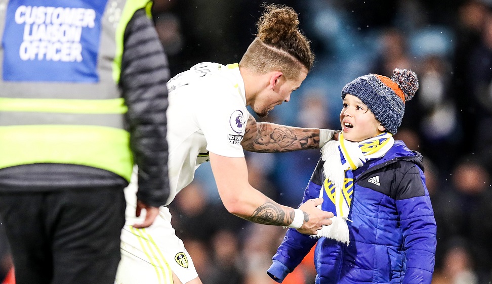 Η Λιντς τιμώρησε τους γονείς του μικρού που εισέβαλε στον αγωνιστικό χώρο!