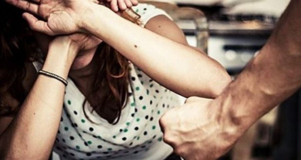 «Έχω μετανιώσει, δεν ήθελα να την στείλω στο νοσοκομείο» λέει τώρα ο 46χρονος που ξυλοκόπησε τη σύντροφό του