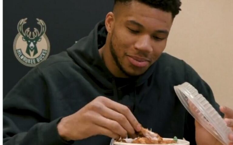 Αντετοκούνμπο: Έτρωγε φτερούγες κοτόπουλου στη συνέντευξη Τύπου (vid)