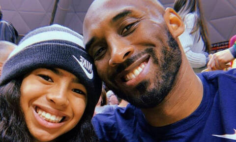 Άγαλμα του Κόμπι και της Τζιάνα εκεί που έπεσε το ελικόπτερο