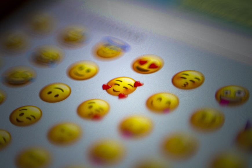 Pregnant man: Το emoji που προκαλεί σάλο στα social media