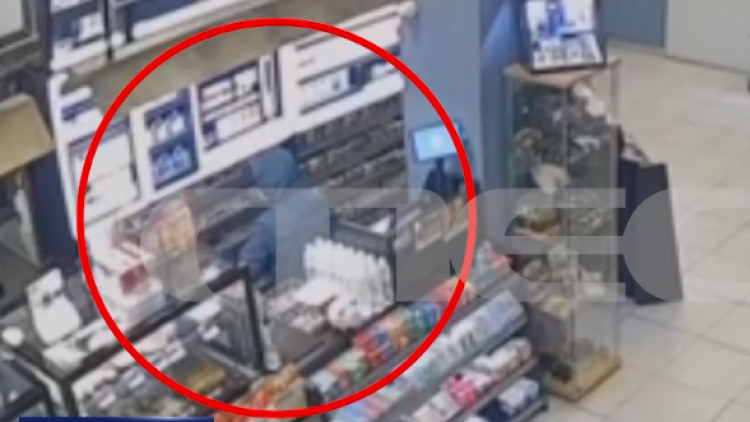 Θεσσαλονίκη: Kουκουλοφόρος ληστής κρατώντας όπλο σκορπάει τον τρόμο – Βίντεο ντοκουμέντο