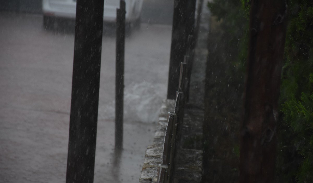 Θεσσαλονίκη: Κλειστοί δρόμοι λόγω υπερχείλισης χειμάρρων