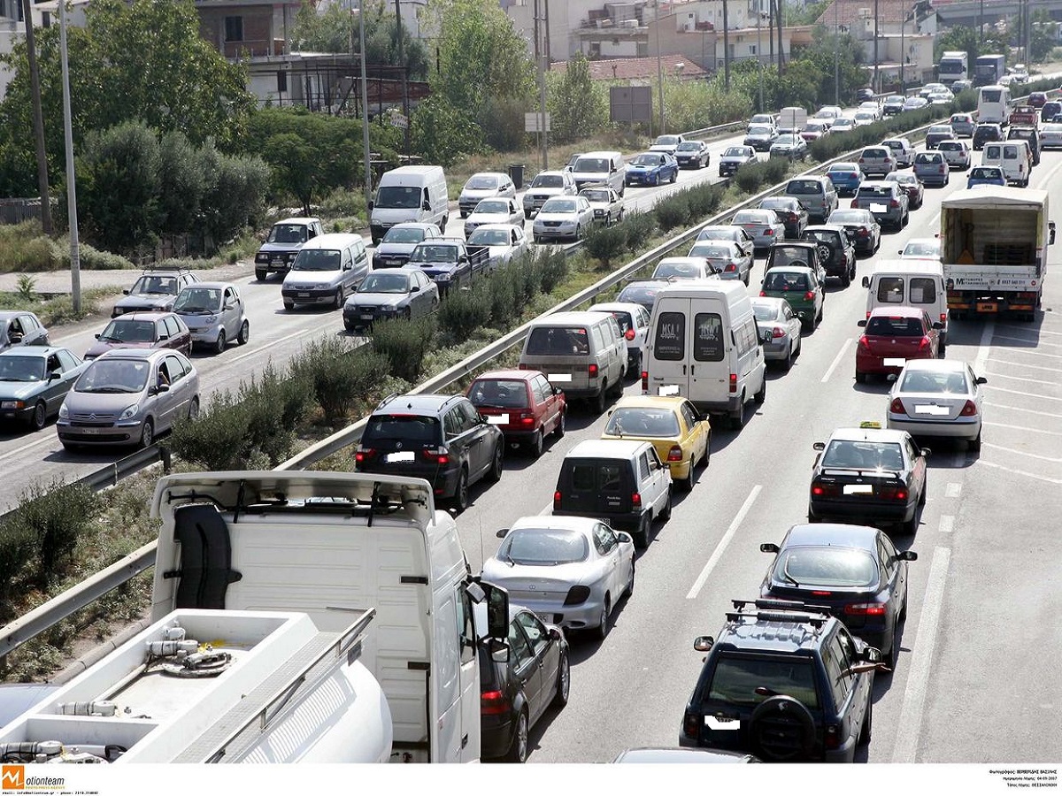 Θεσσαλονίκη: Τροχαίο με τραυματία και μεγάλο μποτιλιάρισμα στην Περιφερειακή