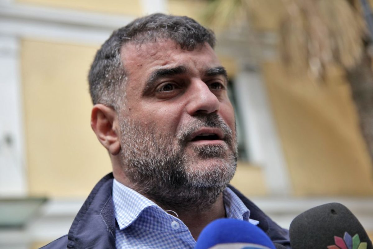 Στην αντεπίθεση ο Βαξεβάνης με αγωγή κατά Μητσοτάκη