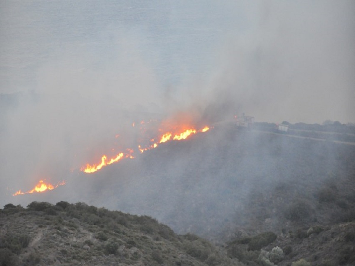 Απίστευτο: Xιόνι παντού και στη Χίο… φωτιά!