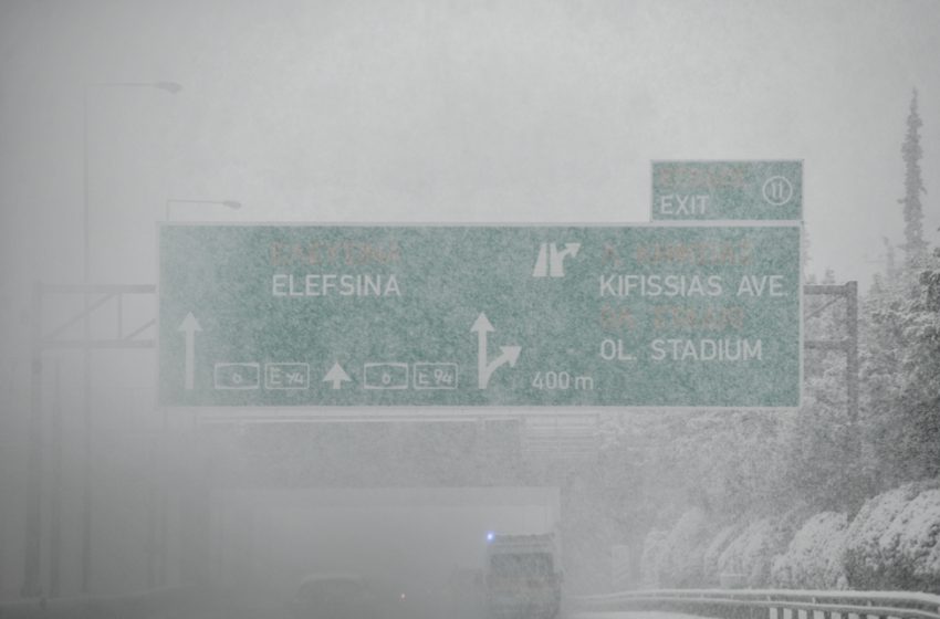 Εγκλωβισμένα αυτοκίνητα και οδηγοί για ώρες στην Αττική Οδό – Αιχμές ΚΙΝΑΛ για την απραξία