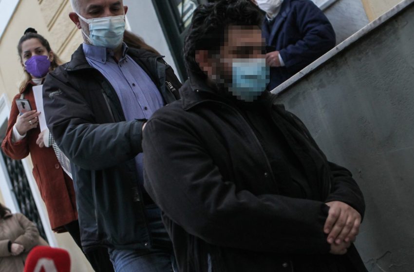 Στον ανακριτή ο ιερέας που κατηγορείται για το βιασμό ανήλικης