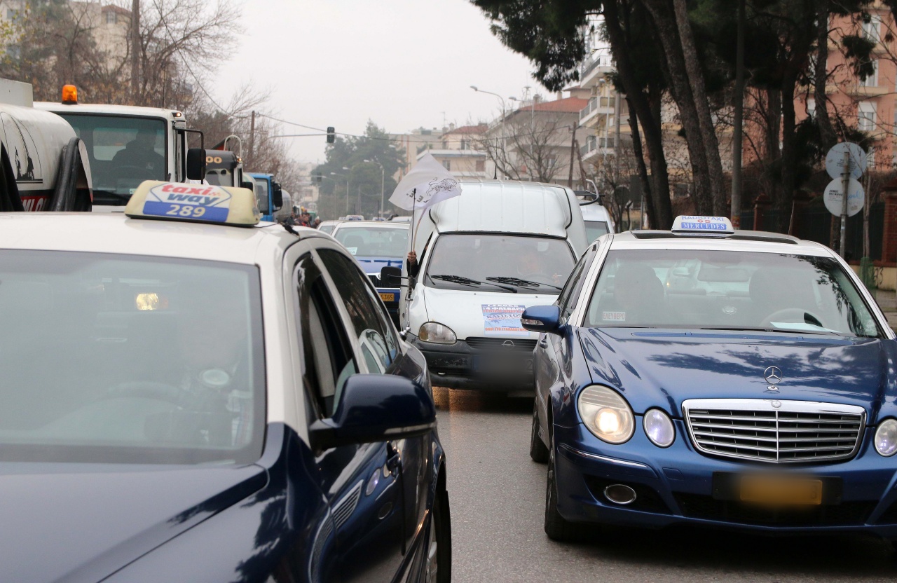 Χτύπησαν και λήστεψαν οδηγό ταξί στη Θεσσαλονίκη (video)