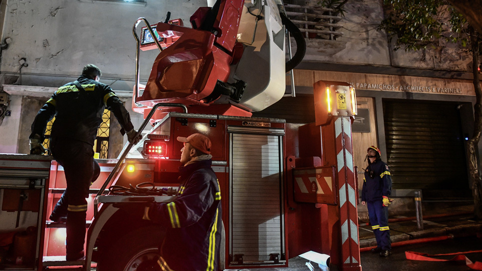 Χήρα πρώην υπουργού η ηλικιωμένη που κάηκε στο Κολωνάκι