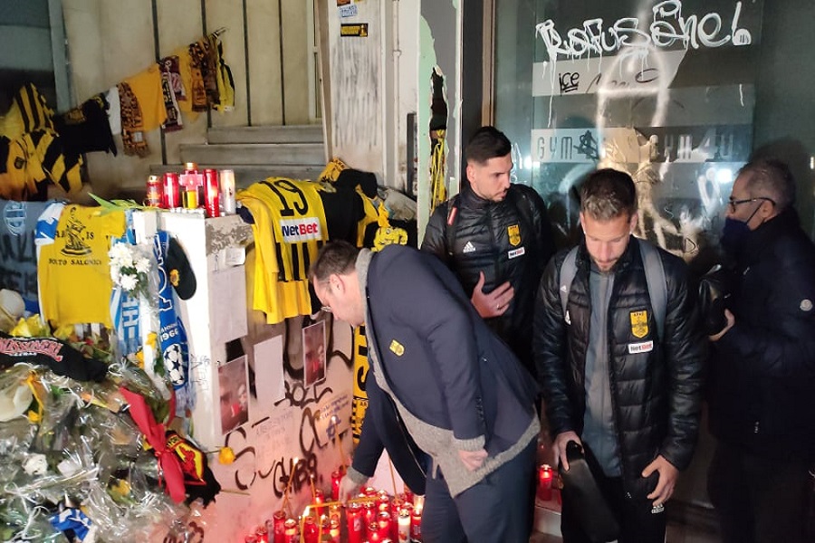 Δολοφονία Άλκη: Συγκινητικές στιγμές στο σημείο – Έδωσε το «παρών» ο Άρης (φωτο+βίντεο)