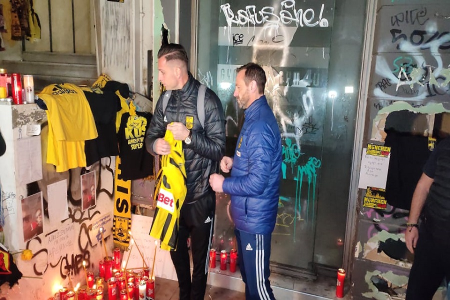 Δολοφονία Άλκη: Συγκινητικές στιγμές στο σημείο – Έδωσε το «παρών» ο Άρης (φωτο+βίντεο)