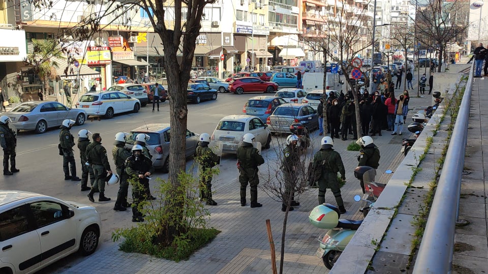Συγκέντρωση αλληλεγγύης αναρχικών έξω από τα Δικαστήρια (φωτό+video)