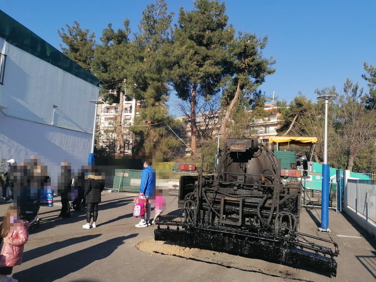 Τενεκεδένιο Νηπιαγωγείο: Οργισμένη ανακοίνωση των γονέων προς τον Δήμο Θεσσαλονίκης για έργα στην αυλή του σχολείου