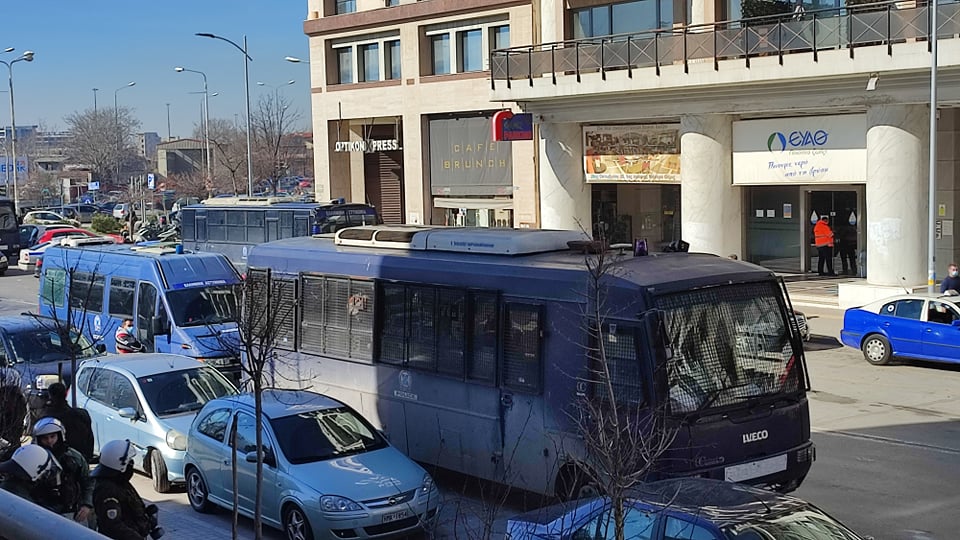 Συγκέντρωση αλληλεγγύης αναρχικών έξω από τα Δικαστήρια (φωτό+video)