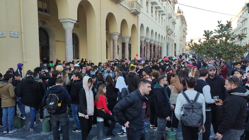 Τσικνοπέμπτη με σουβλάκια, μουσικές και ιδιαίτερες… αμφιέσεις