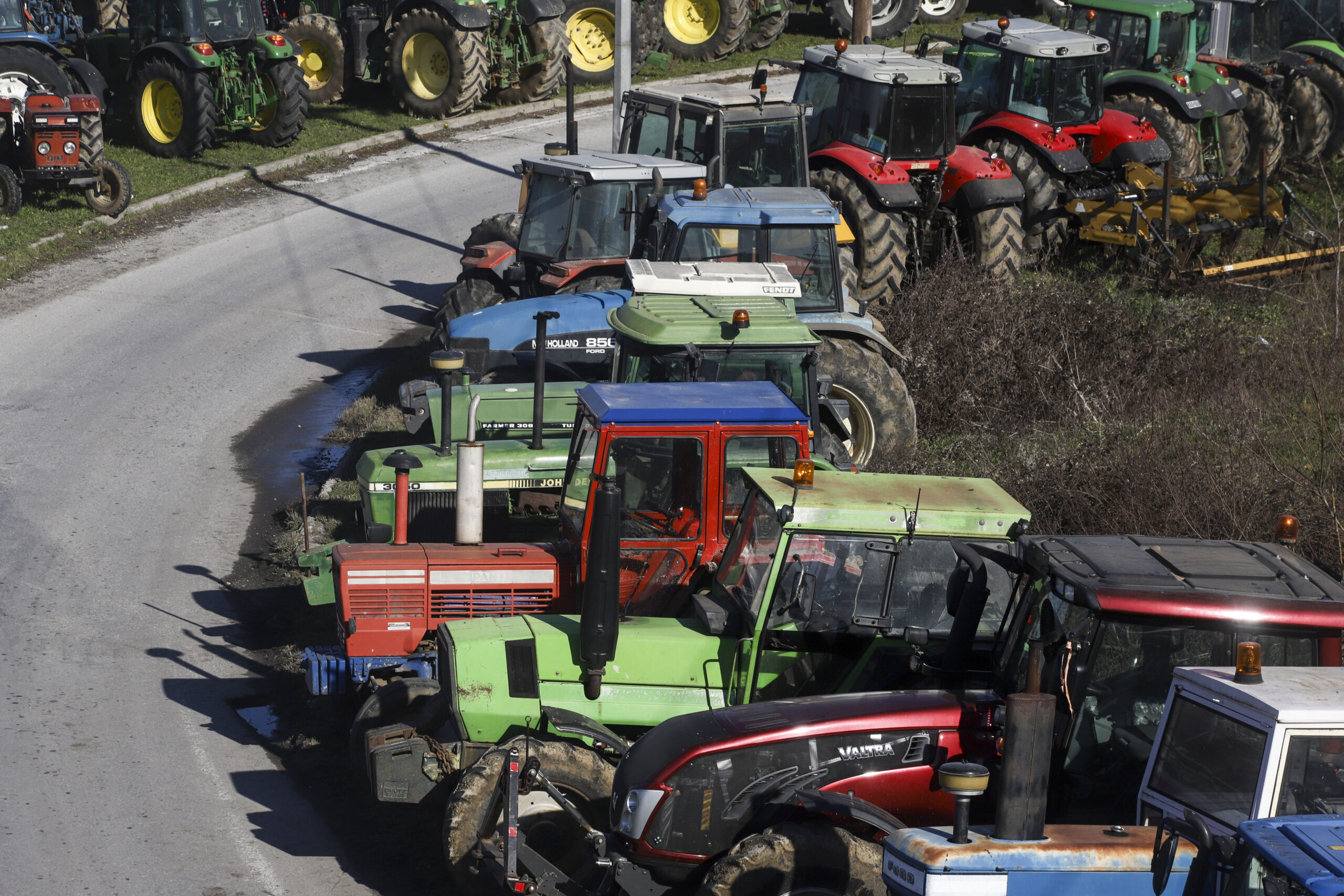 Στους δρόμους αγρότες και κτηνοτρόφοι στα Βασιλικά