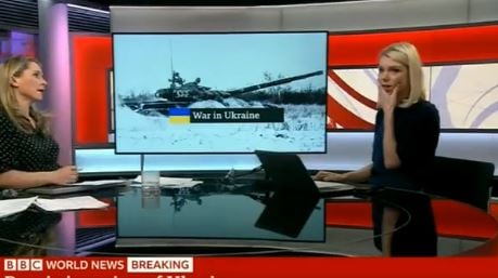 Σοκαριστική στιγμή για Ουκρανή δημοσιογράφο: Είδε στον “αέρα” το σπίτι της βομβαρδισμένο