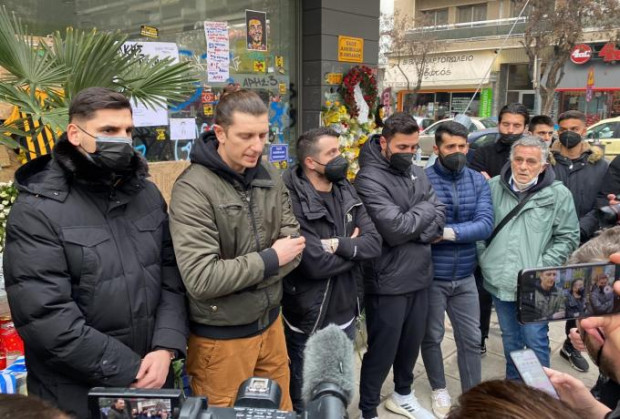 Η ποδοσφαιρική Θεσσαλονίκη ενωμένη, τιμά τη μνήμη του Άλκη! (pics)