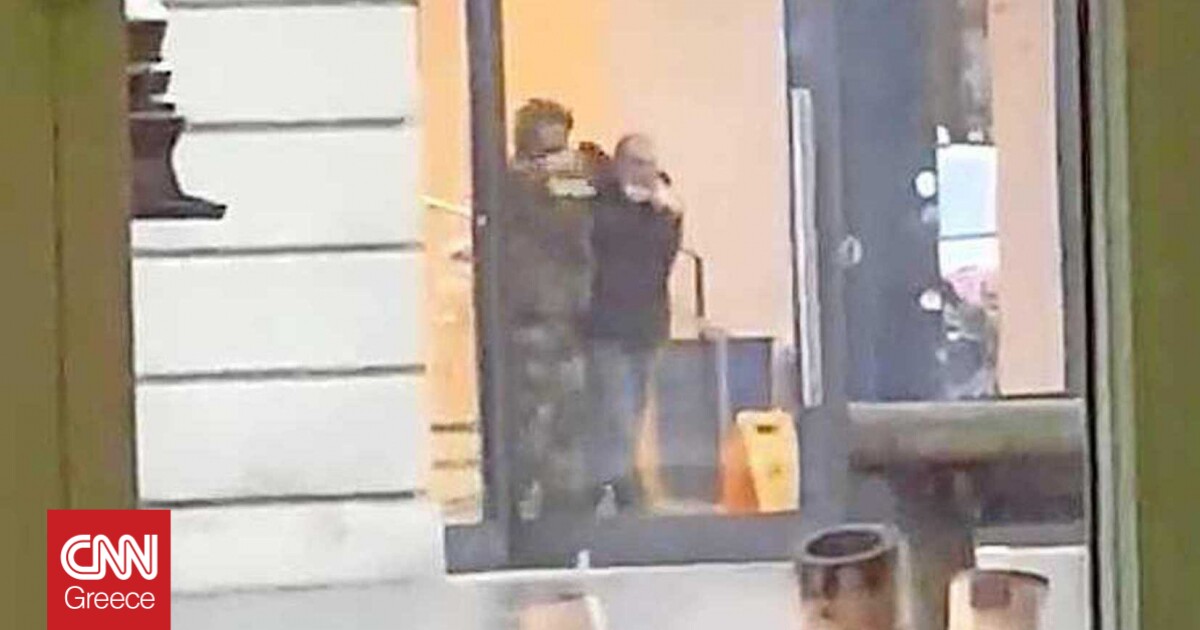 Συναγερμός στο Άμστερνταμ: Ομηρία σε κατάστημα της Apple (vid)