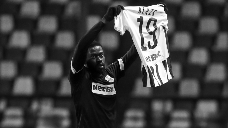 Άρης-ΑΕΚ: Ο Εντιαγέ σκόραρε και αφιέρωσε το γκολ στον Άλκη σηκώνοντας φανέλα με το όνομά του