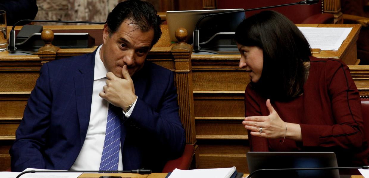 Ολομέτωπη επίθεση ΣΥΡΙΖΑ σε Κεραμέως για την «Ελληνική Αγωγή» του Άδωνι Γεωργιάδη – Τι απαντά ο ίδιος