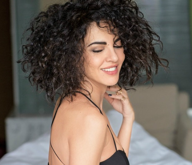 Μαρία Σολωμού: Ποζάρει με διάφανο κορμάκι και “ρίχνει” το Instagram