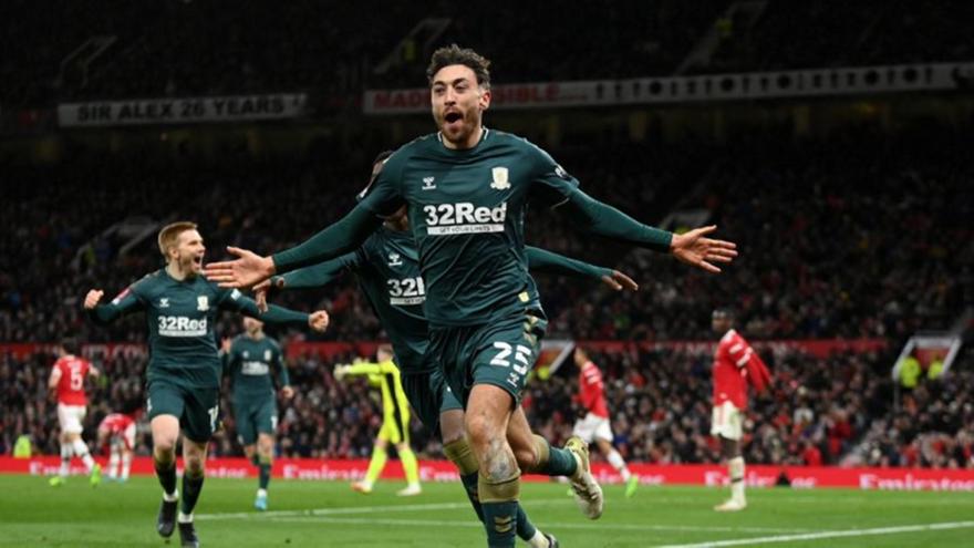 Οπαδός συνελήφθη γιατί παράτησε το παιδί του για να πανηγυρίσει την πρόκριση επί της Γιουνάιτεντ