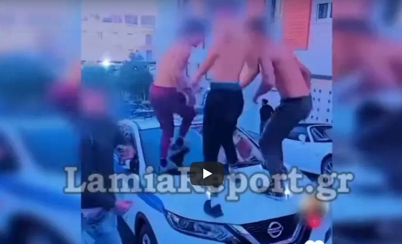 Λαμία: Χαμός με βίντεο στο TikTok – Νεαροί “ποζάρουν” στο καπό περιπολικού