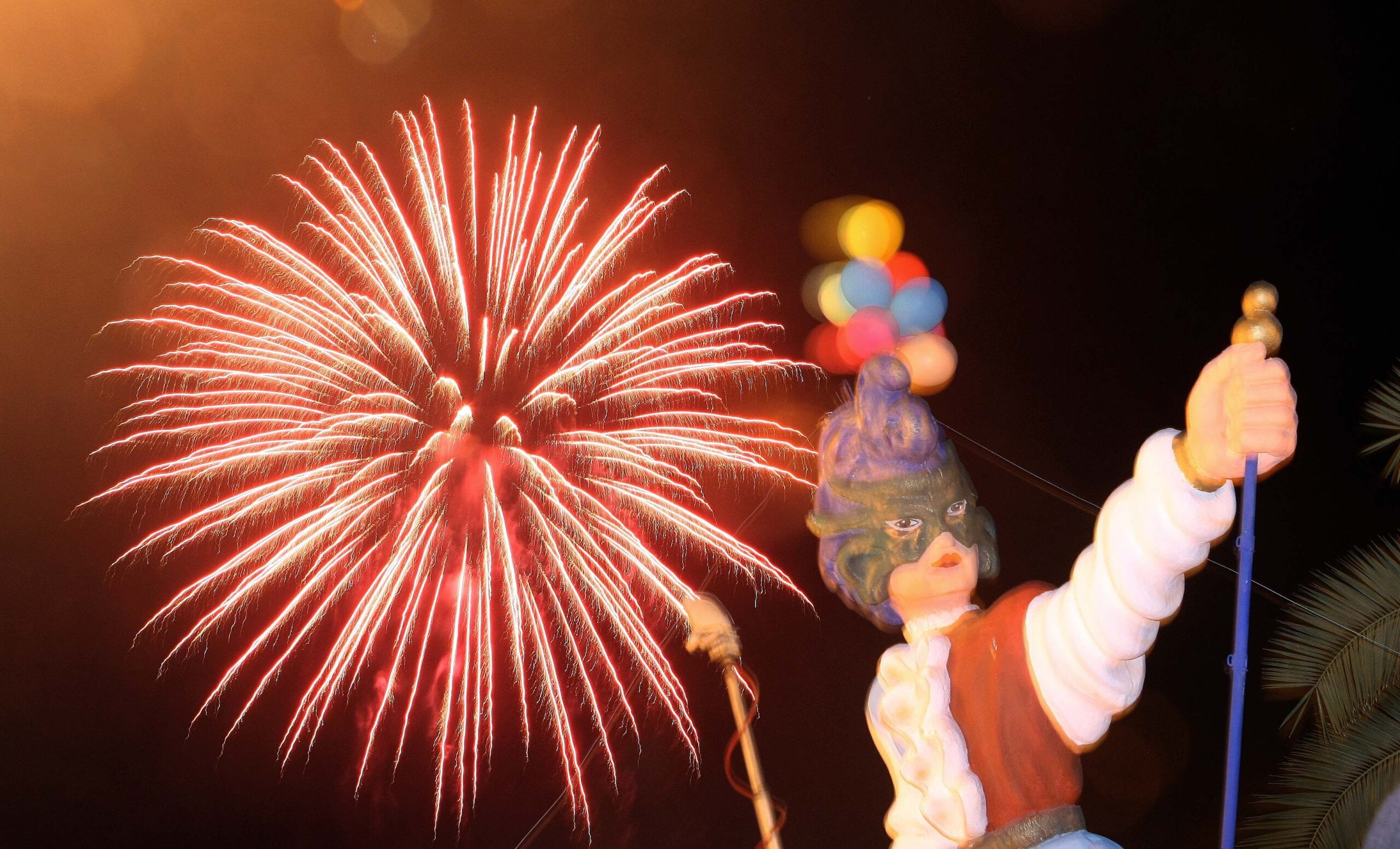 Τζανάκης: «Βούτυρο στο ψωμί του ιού» τα καρναβάλια (video)